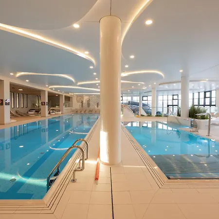 Family With Gym And Swimming Pool By Renters Prestige * 科沃布热格